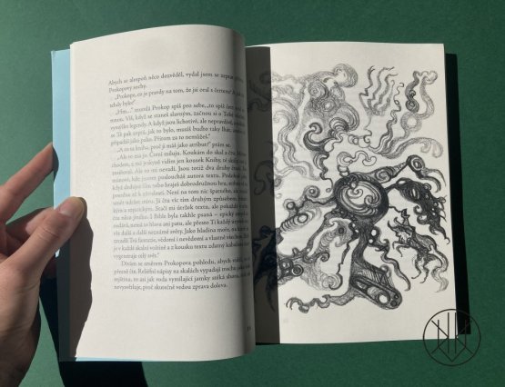 Mezi pískem a hvězdami