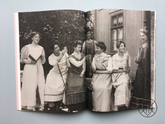 Silver girls. Retouched history of photography