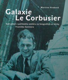 Galaxie Le Corbusier: Svět přátel z pařížského ateliéru na fotografiích ze sbírky Františka Sammera