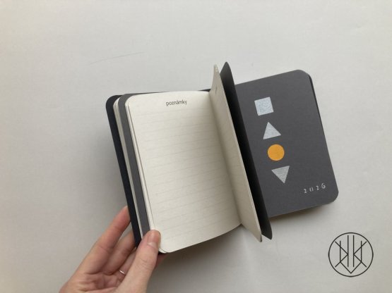 Diář na rok 2026 vyrobený v Lemniskátě